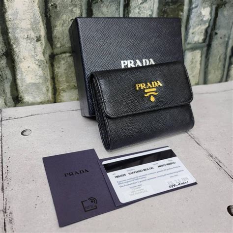 するのに 美品 サフィアーノ 1mh025 ブラック プラダ財布 正規品 Prada がある