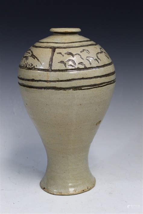 Bidlive Korean Pottery Meiping Vase