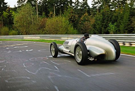 Mercedes-Benz W125 - 1937 Silver Arrow - Drive