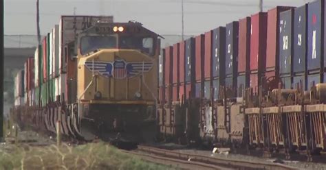 Congress races to avert looming rail workers strike - CBS Chicago