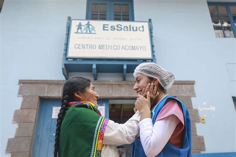 Día de la Medicina Peruana personal asistencial de EsSalud convierte