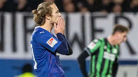 Bundesliga Holstein Kiel Besiegt Hannover Und Springt An