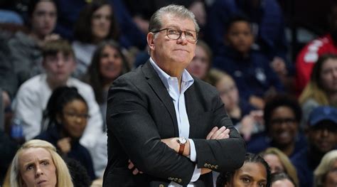 UConn extends Geno Auriemma’s contract through 2025 - Sports Illustrated