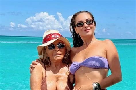 Sean Connery S Widow 93 Poses In Bikini Alongside Socialite Granddaughter The Mirror