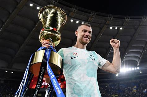 Fenerbahçe nin yeni forveti Edin Dzeko kimdir Edin Dzeko hangi