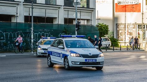 Automobili uništeni saobraćaj otežan Teška saobraćajna nesreća u