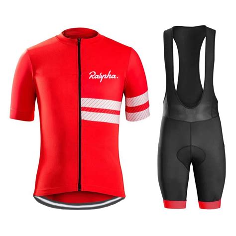 Equipación ciclista de verano compuesta por culote y maillot para