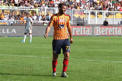 Il Lecce Prosegue Ad Allenarsi Tachtsidis Torna Parzialmente In Gruppo