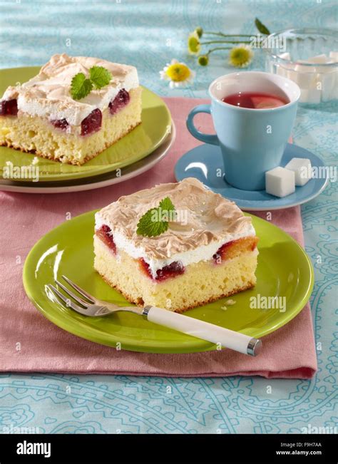 Reiskuchen mit pflaumen Fotos und Bildmaterial in hoher Auflösung Alamy