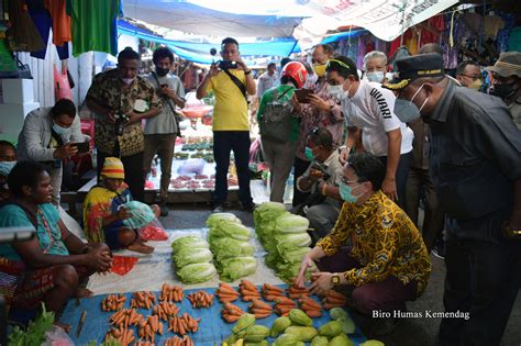 Wamendag Tinjau Pasar Sanggeng Dan Pasar Wosi Di Manokwari