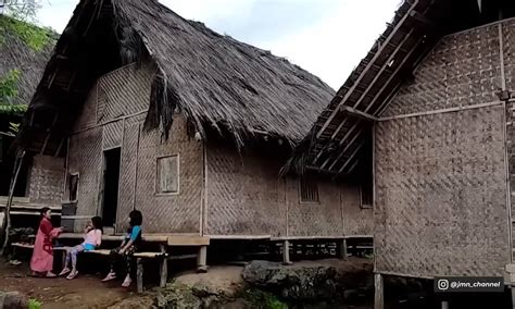 Keunikan Kampung Dukuh Garut Bangunannya Alami Dan Tradisional