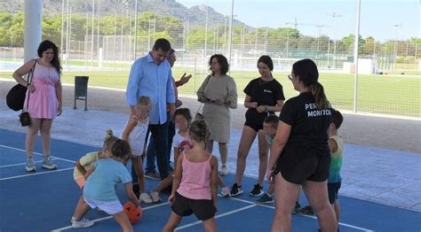 Una Mitjana De 310 Xiquetes I Xiquets Participen A Lescola Destiu De