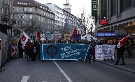 Demonstration Zum Internationalen Frauenkampftag Revolutionaere