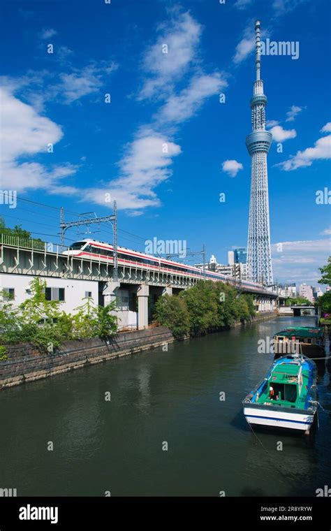 Tobu Skytree Line And Tokyo Skytree Stock Photo Alamy