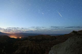 Eta Aquarid Meteor Shower Crumbs Of Halley S Comet Peaks This Weekend