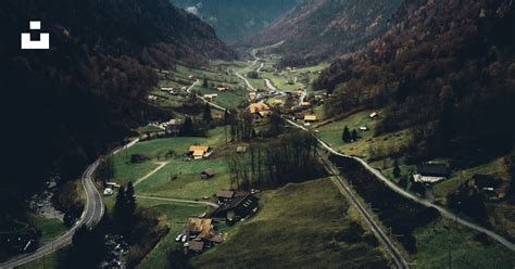 Houses near mountains photo – Free Switzerland Image on Unsplash