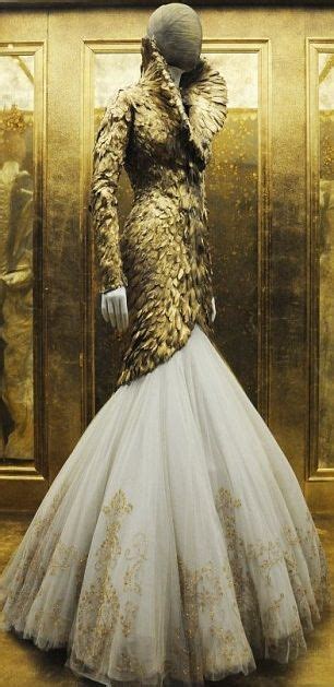 A Beautiful Gold Feather Dress By Alexander Mcqueen A Dress So Nice