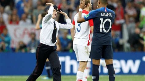 15 jours de prison pour les Pussy Riot après leur intrusion lors de la finale du Mondial Le