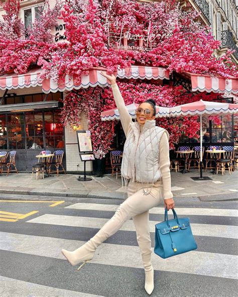 JC In A Mega Rich Vibe Jet Set Babe Fashion Look Slaylebrity