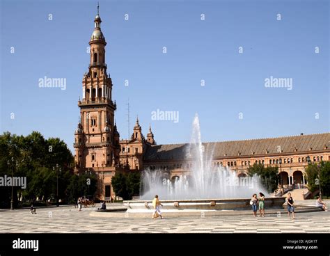 Fountain at the Plaza de Espana Seville Stock Photo - Alamy