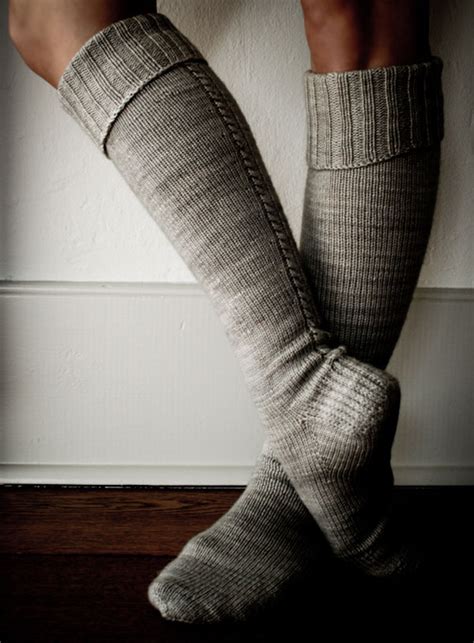 Little Cable Knit Knee High Socks Free Pattern | Knitting Things