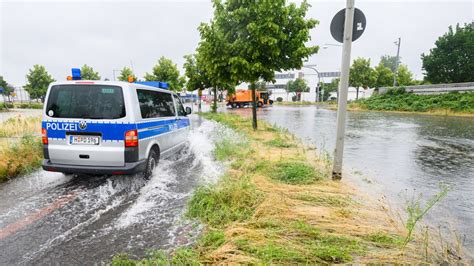 Blitze Starkregen Berschwemmungen Unwetter Lambert Im Norden