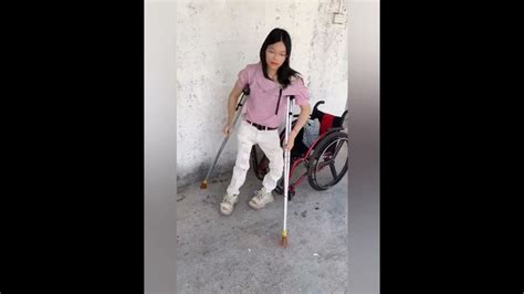 Polio Women Life Walking With Crutches Amputada Crutches Polio Youtube