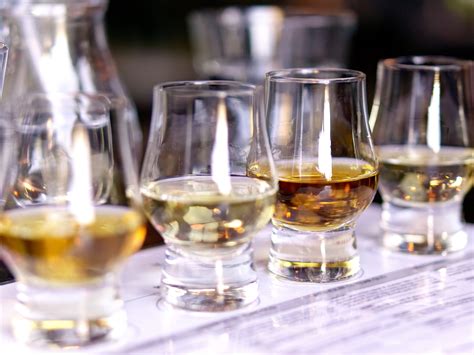 Best Whiskey Brands 2022: Top Whiskeys From Bourbon to Scotch - Rolling ...