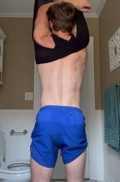 Tiktok Hunk Gets Naked ThisVid In Italiano