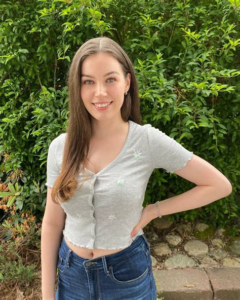 Gabriella Quevedo Debuts Outdoor Daisy Knit Whimsy • CelebMafia