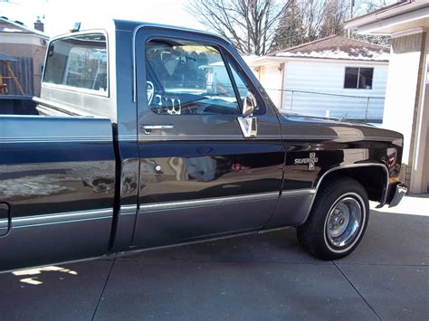 1986 Chevrolet Truck Silverado 2 Tone Paint V8 Motor C10 Automatic Nice