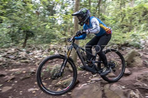 Balap Sepeda Mountain Bike Indonesia Antara Foto