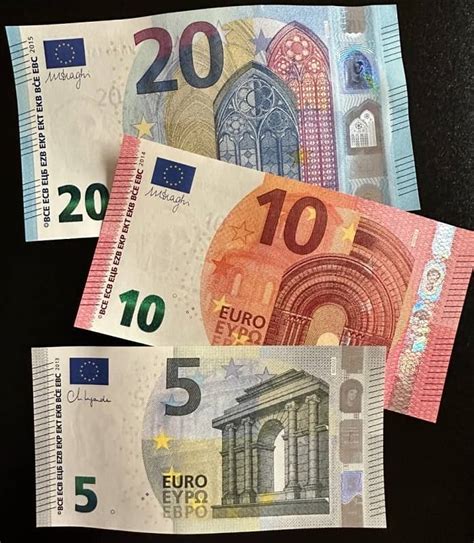 France Currency: What to Know About Money in France (2023)