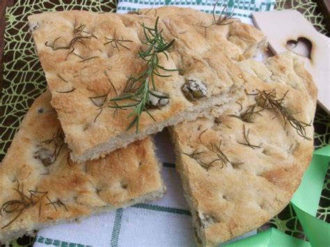 Przepis Focaccia Z Oliwkami I Rozmarynem Przepis Gotujmy Pl