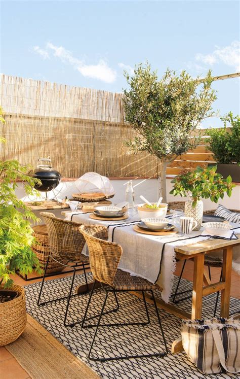 9 Tiny Outdoor Dining Rooms You'll Love