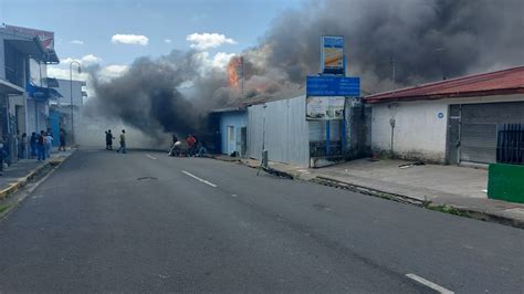 EN VIDEO Incendio en vivienda de Barrio México moviliza al Cuerpo de