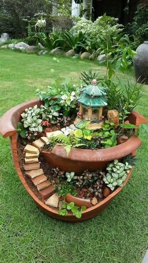 Broken Pot Garden Fairy Garden Pots Fairy Garden Crafts Diy Garden