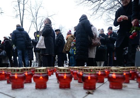 Russia Migliaia Di Persone Alla Camera Ardente Di Boris Nemtsov