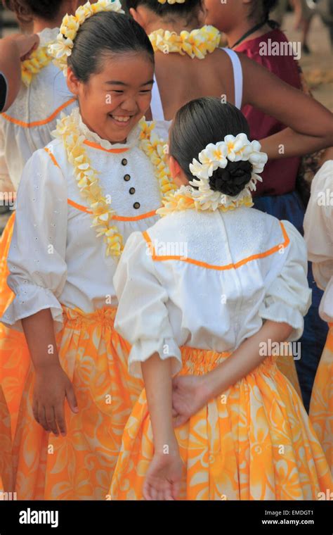 Hawaii, Oahu, Waikiki, young girls, traditional dress Stock Photo - Alamy