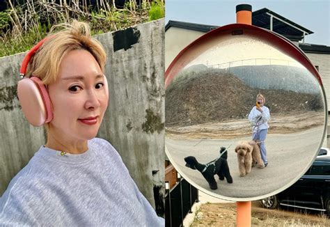 이상아52세 반려견과 산책 중 50대 나이 믿기지 않는 미모