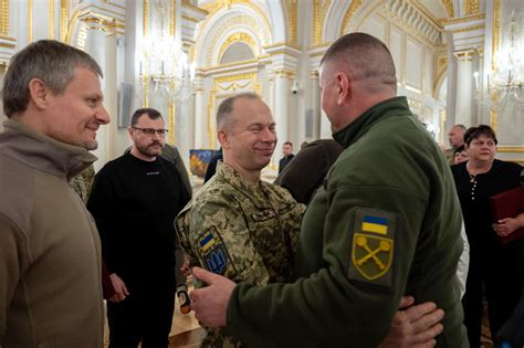 Zelensky Consuma El Relevo De Zaluzhni Con Una Imagen De Unidad