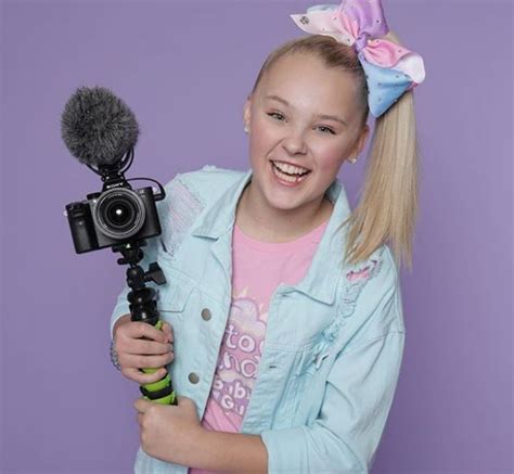 Jojo Siwa Bio, Wiki, Net Worth, Dating, Boyfriend, Doll, Age, Height