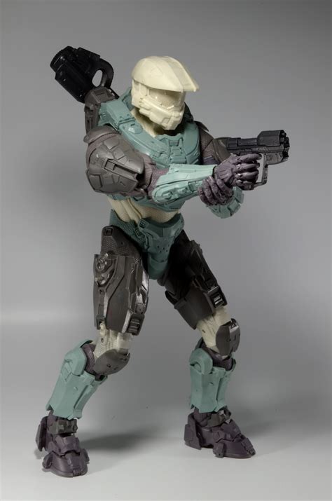 Behind the Scenes: Halo Master Chief 18″ Action Figure Update! – NECA