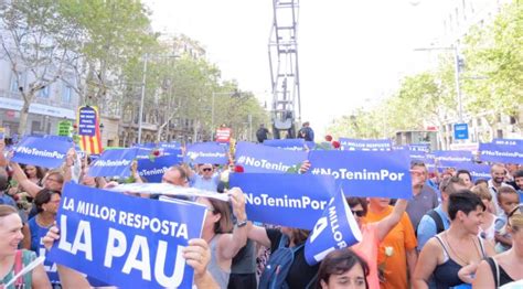 Miles De Personas Se Manifiestan En Barcelona Contra La Violencia