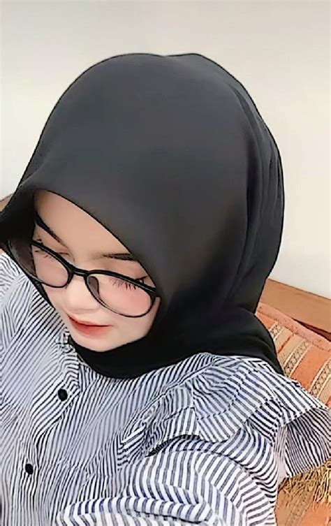 Pin Oleh Miss Anjani Di Gambar Di 2024 Gaya Jilbab Fotografi Tubuh