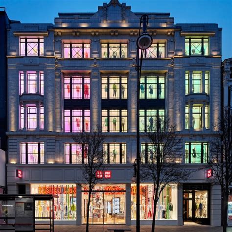 Ezen Retail. Uniqlo-311 Oxford Street, London W1