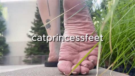 California Feet Flip Flops Dangle Dirty Soles Giantess Long Legs Sexy Smoking Public Milf