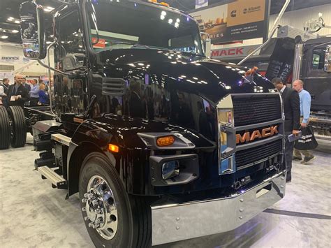 Mack Debuts Md All Electric Truck Commercial Carrier Journal