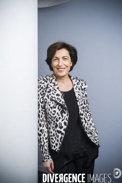 Portrait De La Journaliste Ruth Elkrief Par Corentin Fohlen