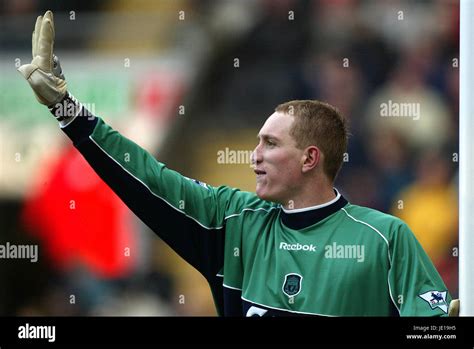 CHRIS KIRKLAND LIVERPOOL FC LIVERPOOL ANFIELD 23 February 2002 Stock ...